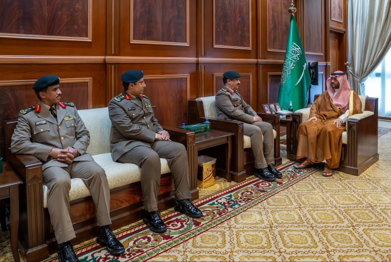 نائب أمير منطقة حائل يستقبل القيادات الأمنية المعيّنة حديثًا في المنطقة