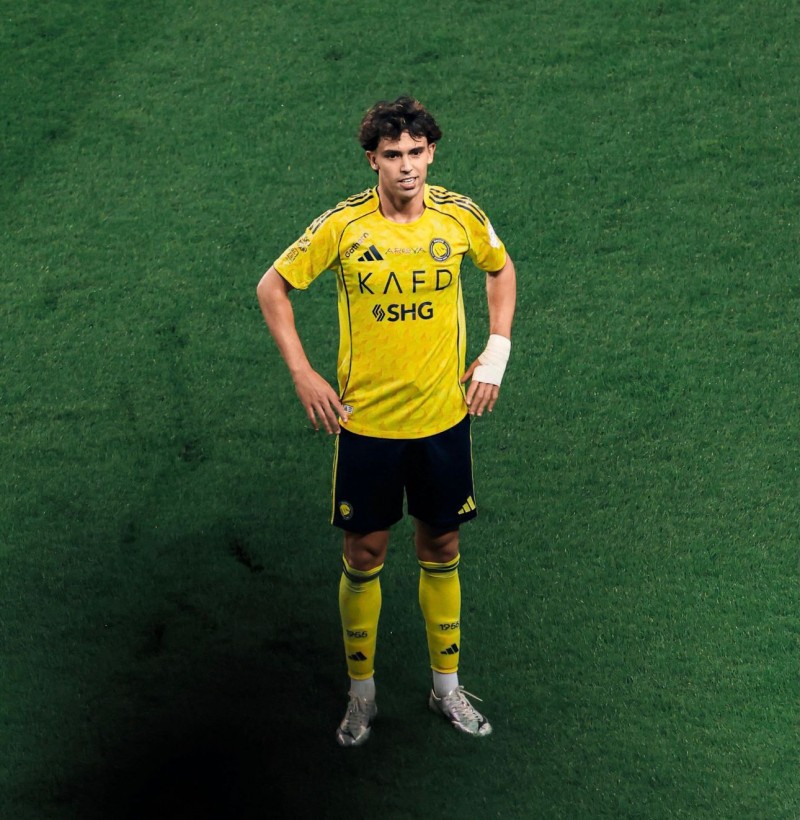 النصر يكتسح الخليج برباعية ويغرد وحيدًا في صدارة الدوري