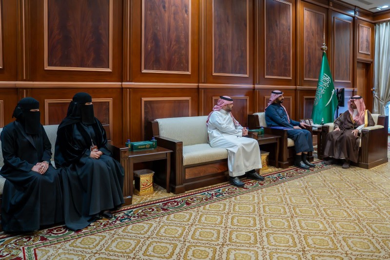 نائب أمير حائل يستقبل فريق مبادرة “حرفتي نجاة” ويطلع على نتائجها التنموية نائب أمير حائل يستقبل فريق مبادرة “حرفتي نجاة” ويطلع على نتائجها التنموية