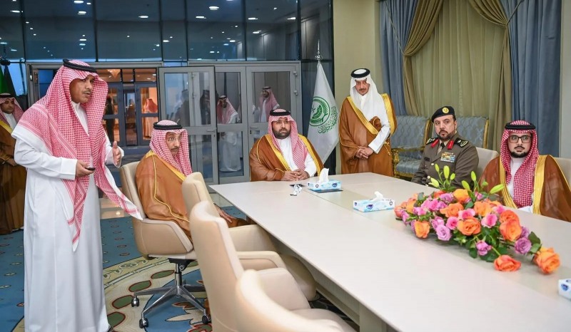 أمير جازان يطّلع على روزنامة مهرجان 2026