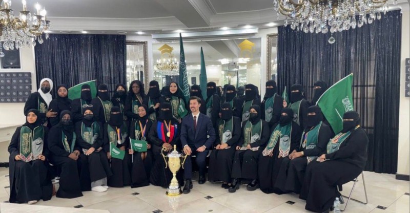 الفريق السعودي يحصد ميداليات وكأس التجميل العالمي 2025