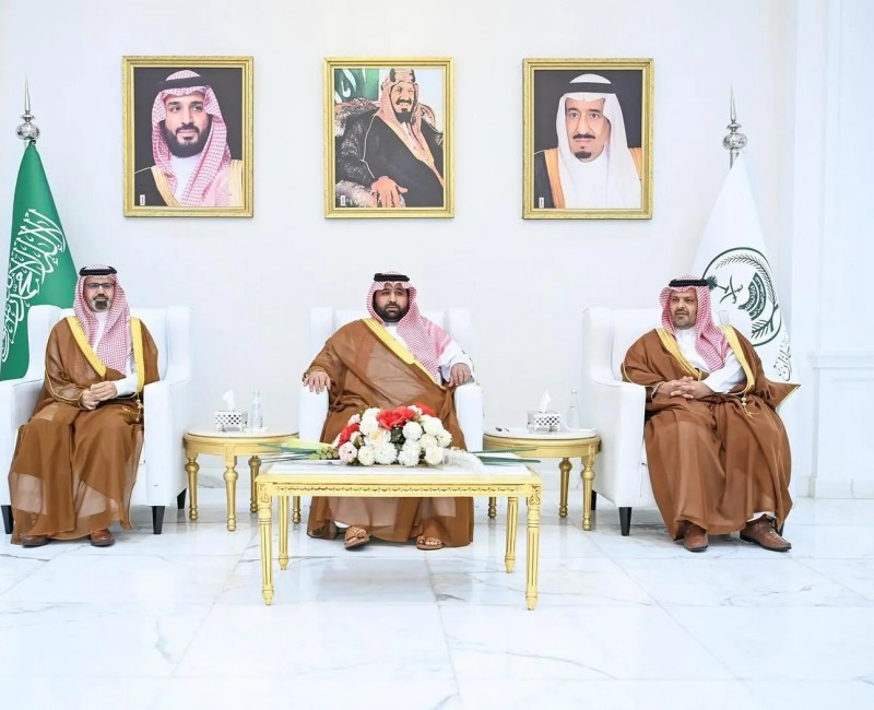 أمير جازان يكرّم منسوبي الإمارة من ذوي الإعاقة