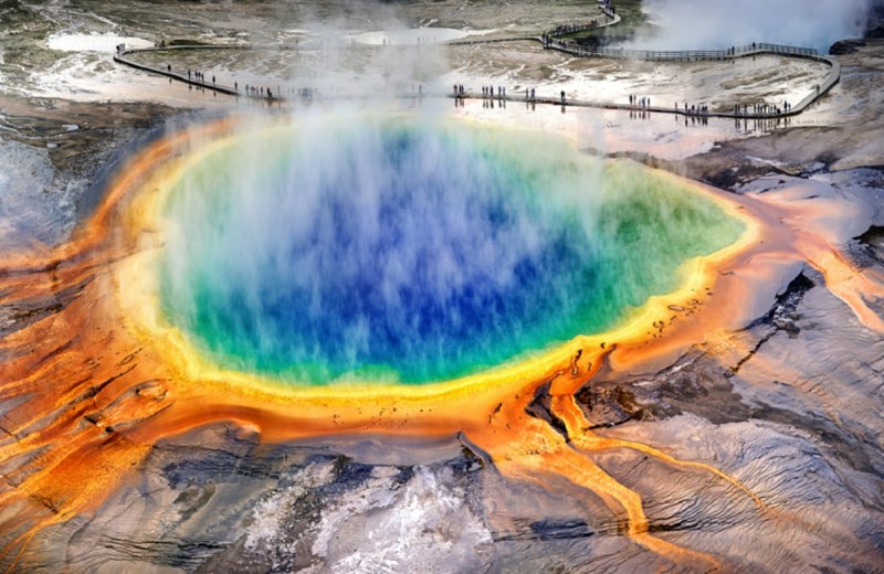 الذكاء الاصطناعي يكشف آلاف الهزات الخفية في يلوستون