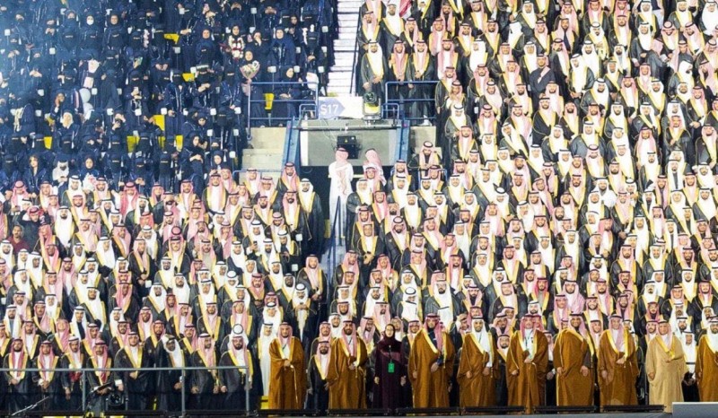 إلهام الوادعي تتوج مسيرتها المهنية بالتخرج