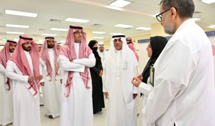 محافظ جدة يفتتح عدداً من المشاريع التطويرية بجامعة الملك عبدالعزيز