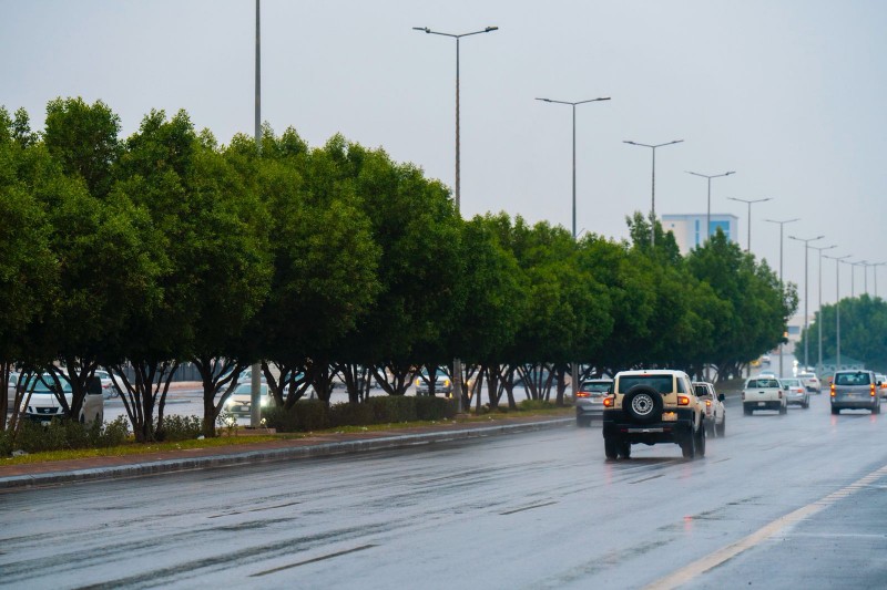 جاهزية شاملة في حفر الباطن مع بدء الحالة المطرية الأولى لعام 1447هـ جاهزية شاملة في حفر الباطن مع بدء الحالة المطرية الأولى لعام 1447هـ