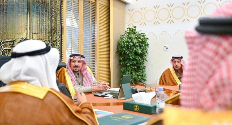 أمير القصيم يرأس اجتماع مبادرة تطوير ضفاف وادي الرمة في بريدة