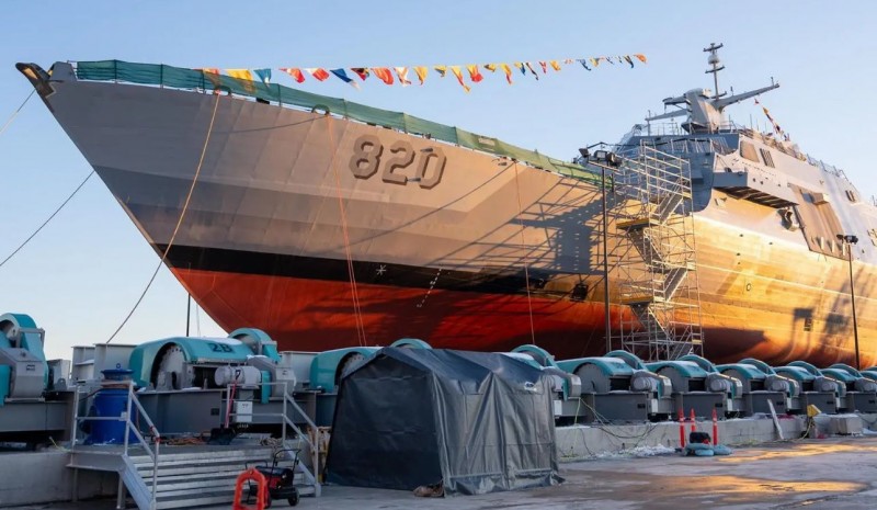 البحرية تعوم سفينة جلالة الملك سعود  أولى سفن طويق