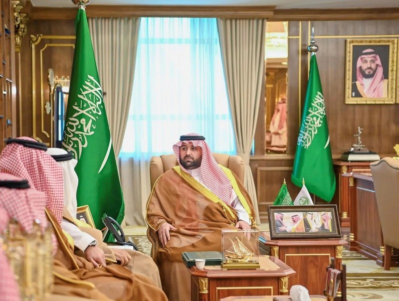 أمير جازان يطّلع على جهود منتجي الدواجن وفرص الاستثمار بالمنطقة