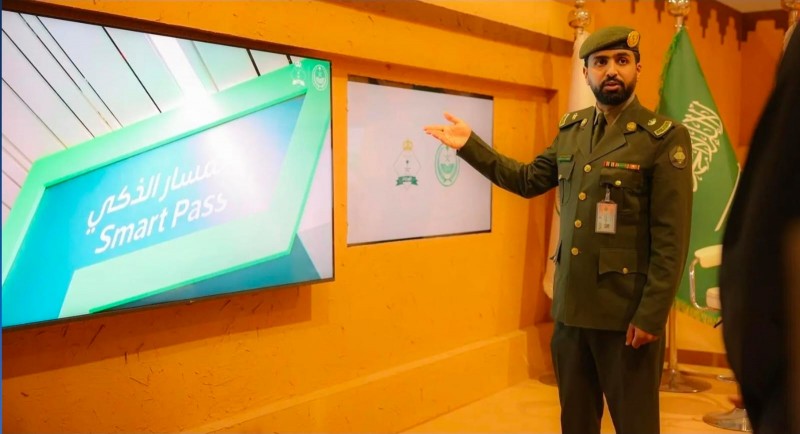 الجوازات تعرض "المسار الذكي" في مهرجان الملك عبدالعزيز للإبل