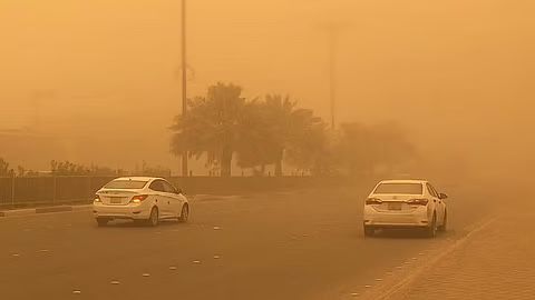 الأرصاد تحذر من رياح شديدة على ينبع والرايس