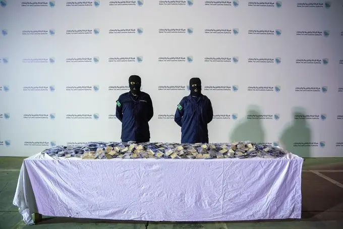 جمارك مطار الملك عبدالعزيز تنجح في إحباط تهريب 187 ألف حبة كبتاجون