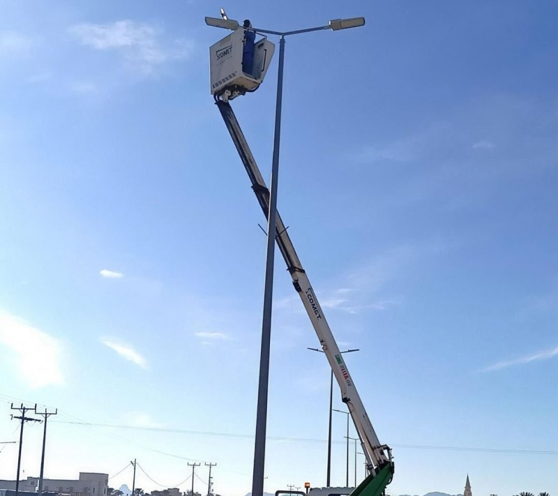 بلدية صمخ تكثّف أعمال صيانة الإنارة لرفع كفاءة الخدمات وتعزيز السلامة