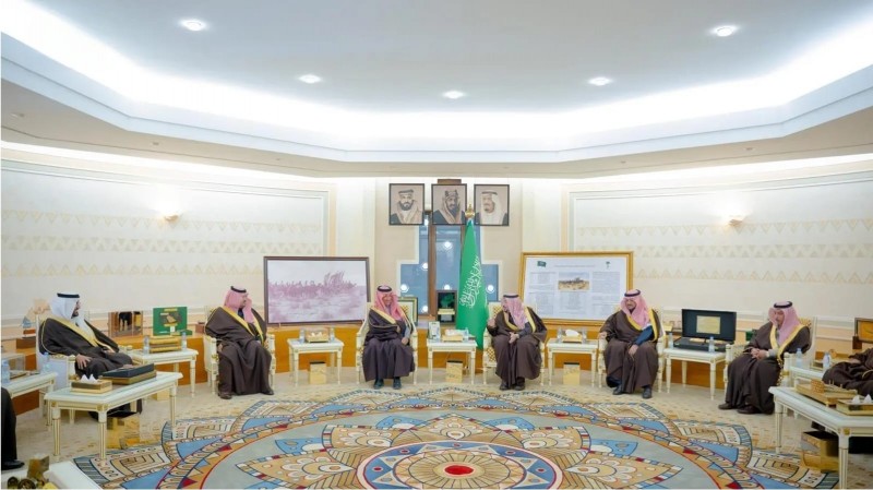 أمير القصيم يبحث مع وزير السياحة تنمية القطاع السياحي بالمنطقة