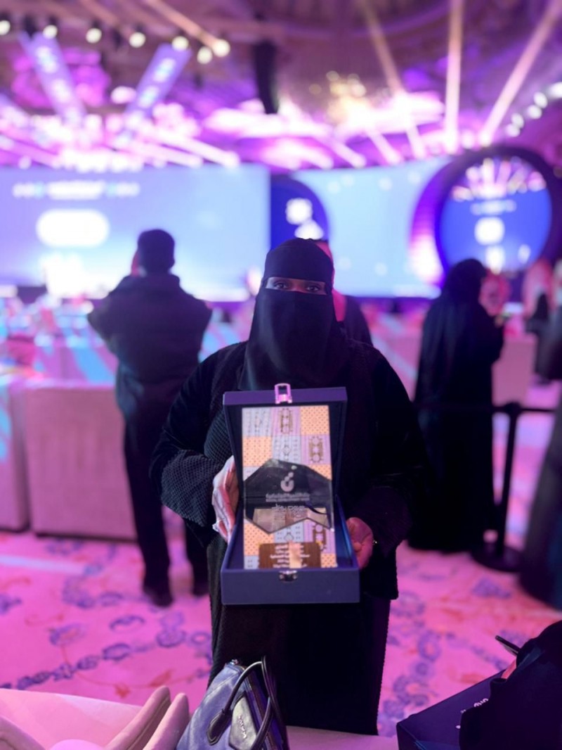 سلوى الأنصاري تتوّج بلقب «عرّاب الحِرفة» بتبوك