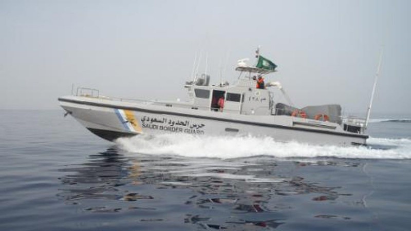 الدوريات البحرية بمكة تنجح في إنقاذ شخصين تقطعت بهما السبل في البحر