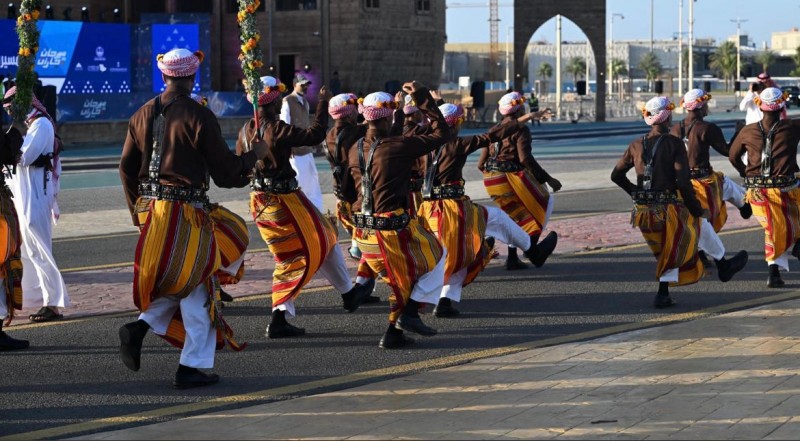 عروض الفنون الشعبية تستقطب الزوار بمهرجان جازان 2026