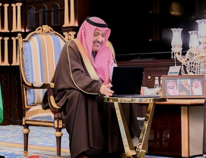 أمير الباحة يدشّن مسجدين على طريق الطائف الباحة