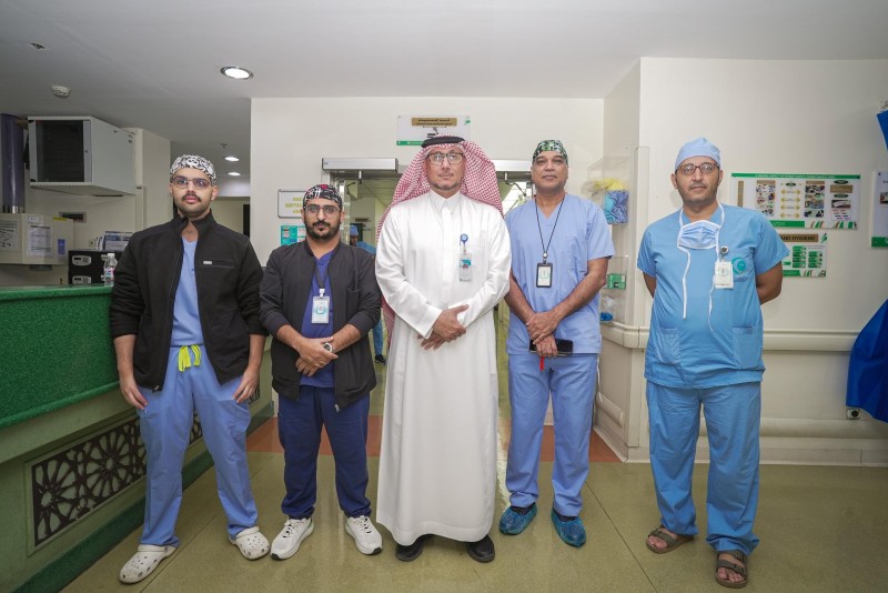 مدينة الملك عبدالله الطبية تنجح في جراحة نوعية لعلاج الفتق السري المعقّد