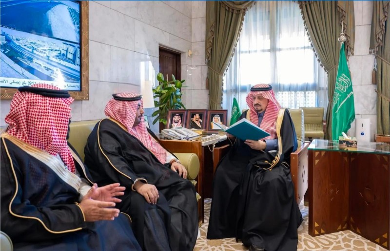 أمير الرياض يطّلع على جهود جمعية الترجمة