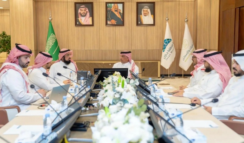 بحث تكامل الجهود لتعزيز برامج الإسكان التنموي في جازان