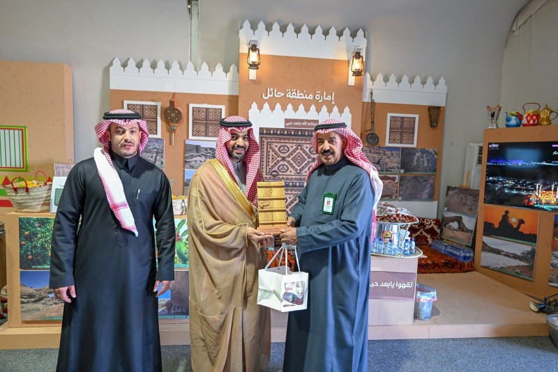 إقبال واسع على جناح إمارة حائل في مهرجان الإبل (10)