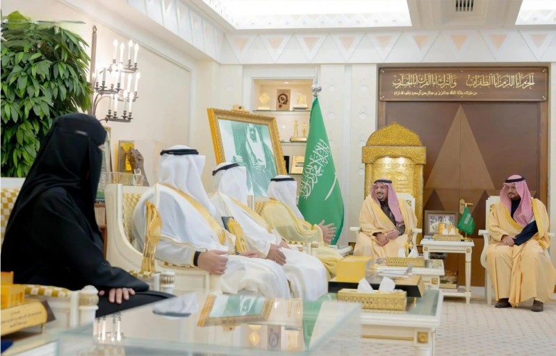 أمير القصيم يستقبل طلاب جامعة القصيم الفائزين في معرض سيئول