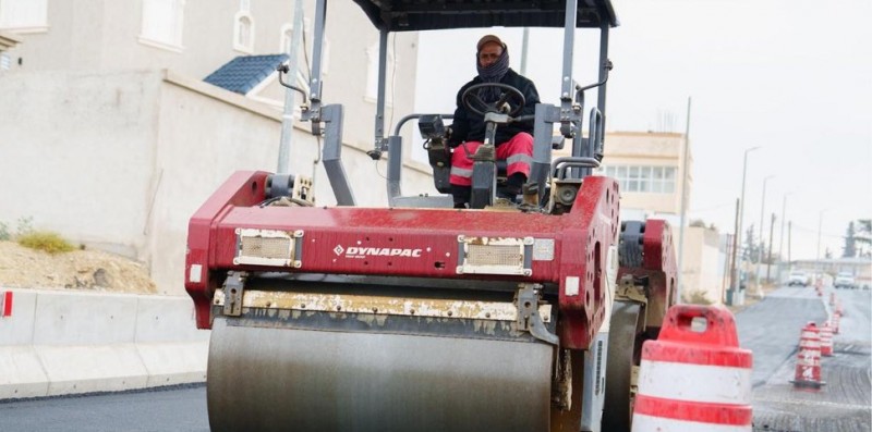 أمانة الباحة تواصل أعمال تحسين الطرق لتعزيز السلامة وجودة الحياة