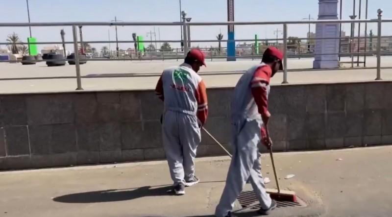 أمانة نجران تواصل أعمال تنظيف مصائد مياه الأمطار بعدد من المواقع