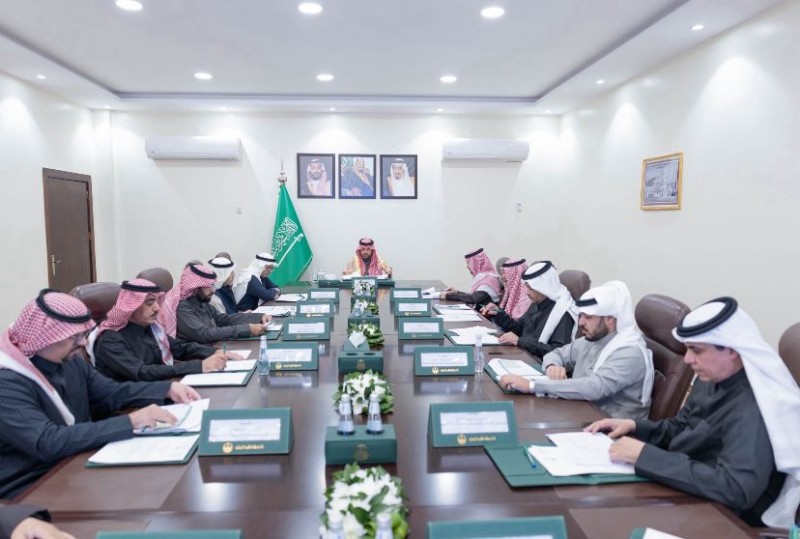 أمير الحدود الشمالية يرأس الاجتماع التنموي الثاني لمتابعة المشروعات في المنطقة