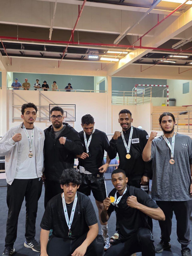 نادي الفاروق يحصد 6 ميداليات في بطولة النخبة للملاكمة بجدة