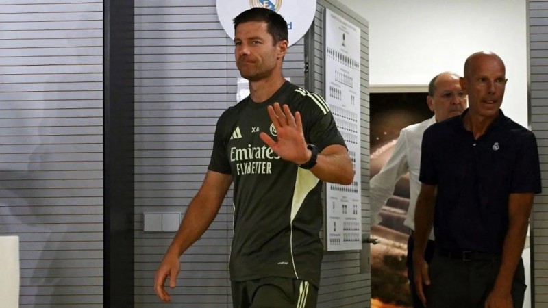 ريال مدريد يستغني عن مدربه تشابي ألونسو