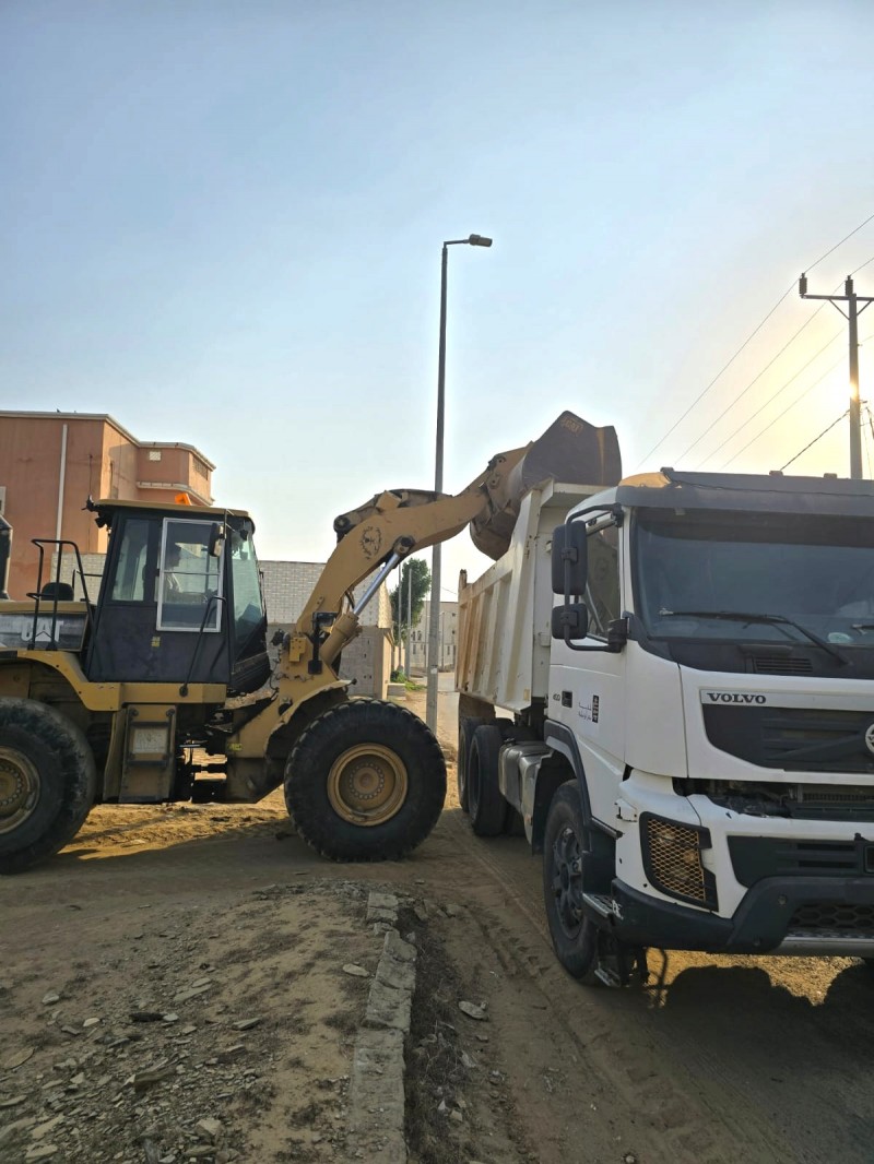 بلدية بحر أبو سكينة تعزز النظافة في قلب المركز بلدية بحر أبو سكينة تعزز النظافة في قلب المركز