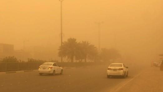 المرور يحذر من مخاطر الغبار ويقدم 6 نصائح للسلامة على الطرق