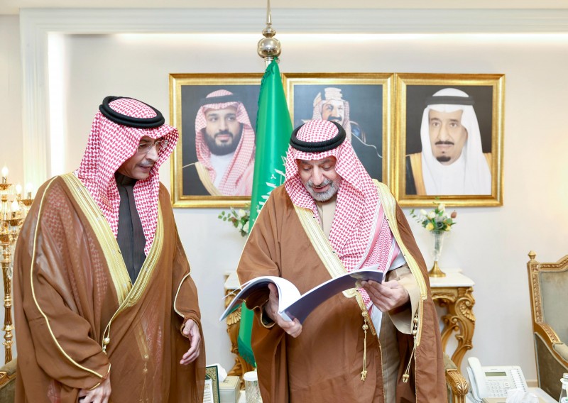 أمير نجران يتسلّم اعتمادًا عالميًا مزدوجًا لمحمية عروق بني معارض