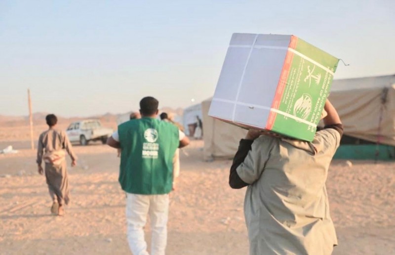 مركز الملك سلمان للإغاثة يوزّع 4,900 سلة غذائية في مديرية العبر بمحافظة حضرموت
