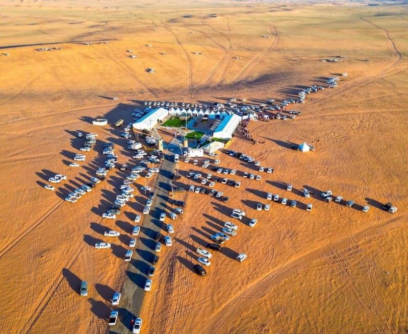 مهرجان الصقور بالأسياح يواصل فعالياته وسط جماهير غفيرة