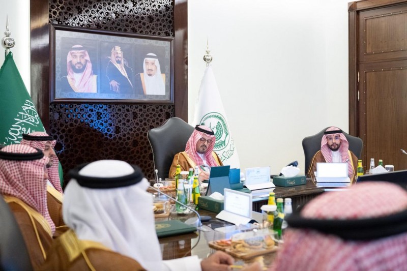 نائب أمير مكة يترأس اجتماعاً لمتابعة مشروع الجسر البري