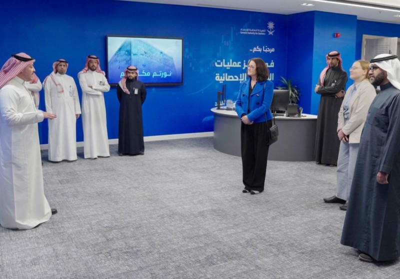 رئيس «الإحصاء» يبحث التعاون الإحصائي مع وفد بريطاني