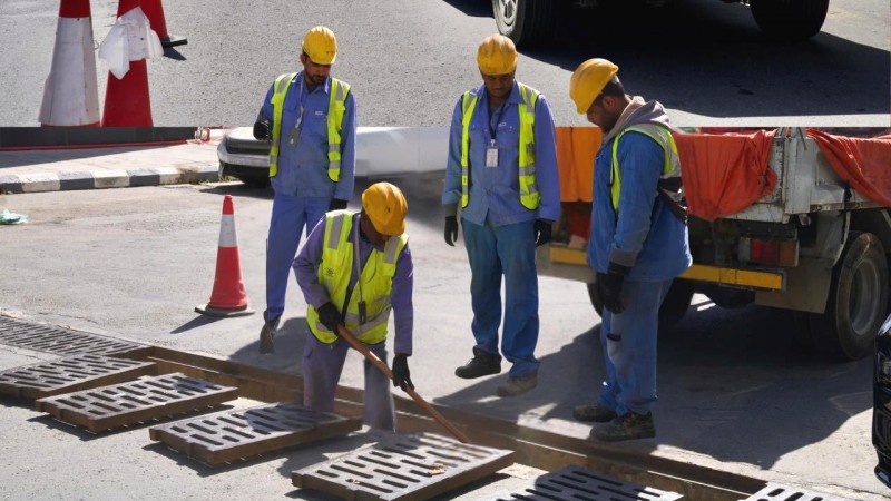 أعمال دورية لتعزيز السلامة وتصريف مياه الأمطار في الباحة