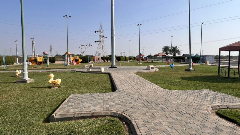 أمانة جازان تكثف جهود الزراعة والري لتعزيز المسطحات الخضراء