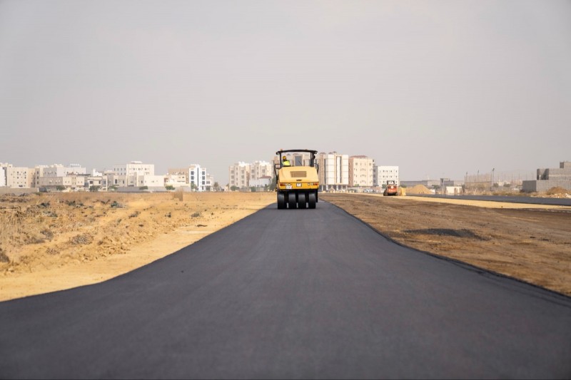 أمانة جازان تواصل أعمال صيانة وسفلتة الطرق لتحسين المظهر العام