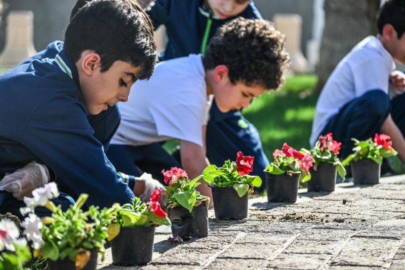 155 ألف زهرة تعزز جمال الحياة في الظهران