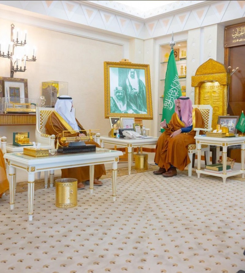 أمير القصيم يتسلّم تقرير كرسي الذكاء الاصطناعي بجامعة القصيم