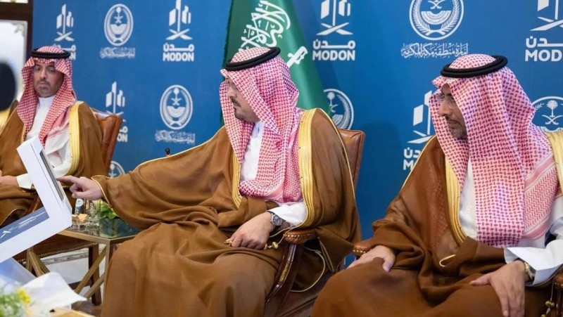 نائب أمير مكة يدشّن مشاريع صناعية بـ2.5 مليار ريال