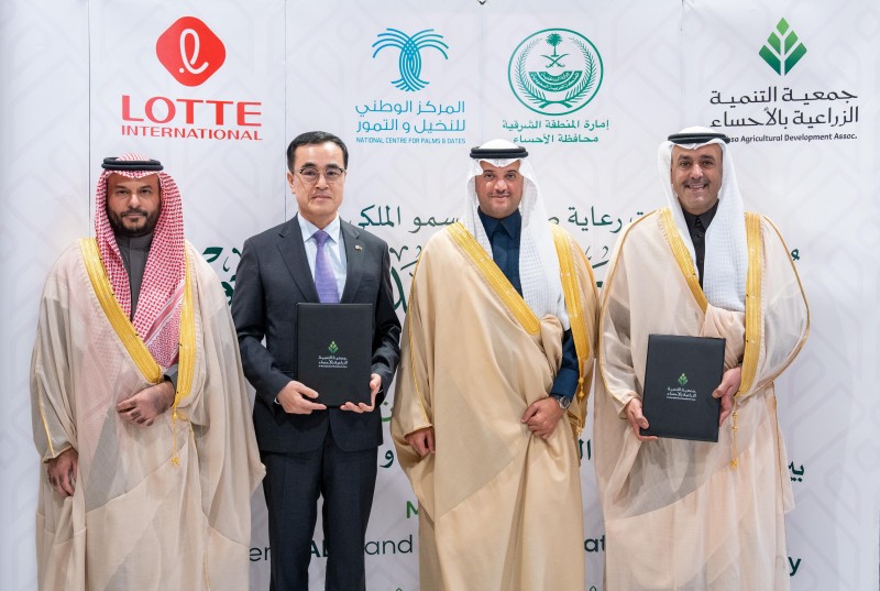 سمو محافظ الأحساء يزور ملتقى مفن الفني الدولي