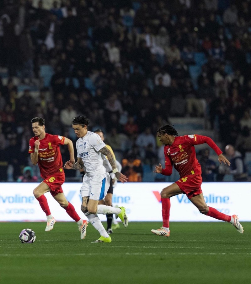 القادسية يجبر الهلال على التعادل ويشعل صراع المقدمة