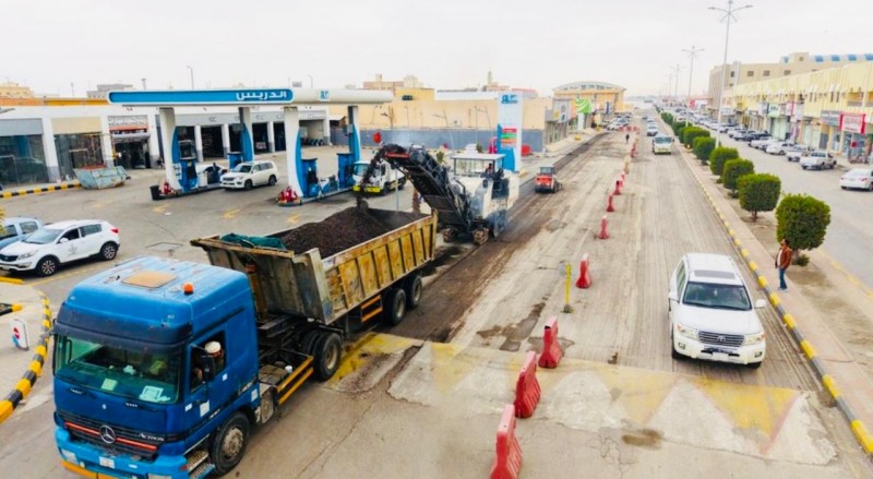 بلدية النعيرية تبدأ أعمال صيانة وتأهيل عدد من الشوارع