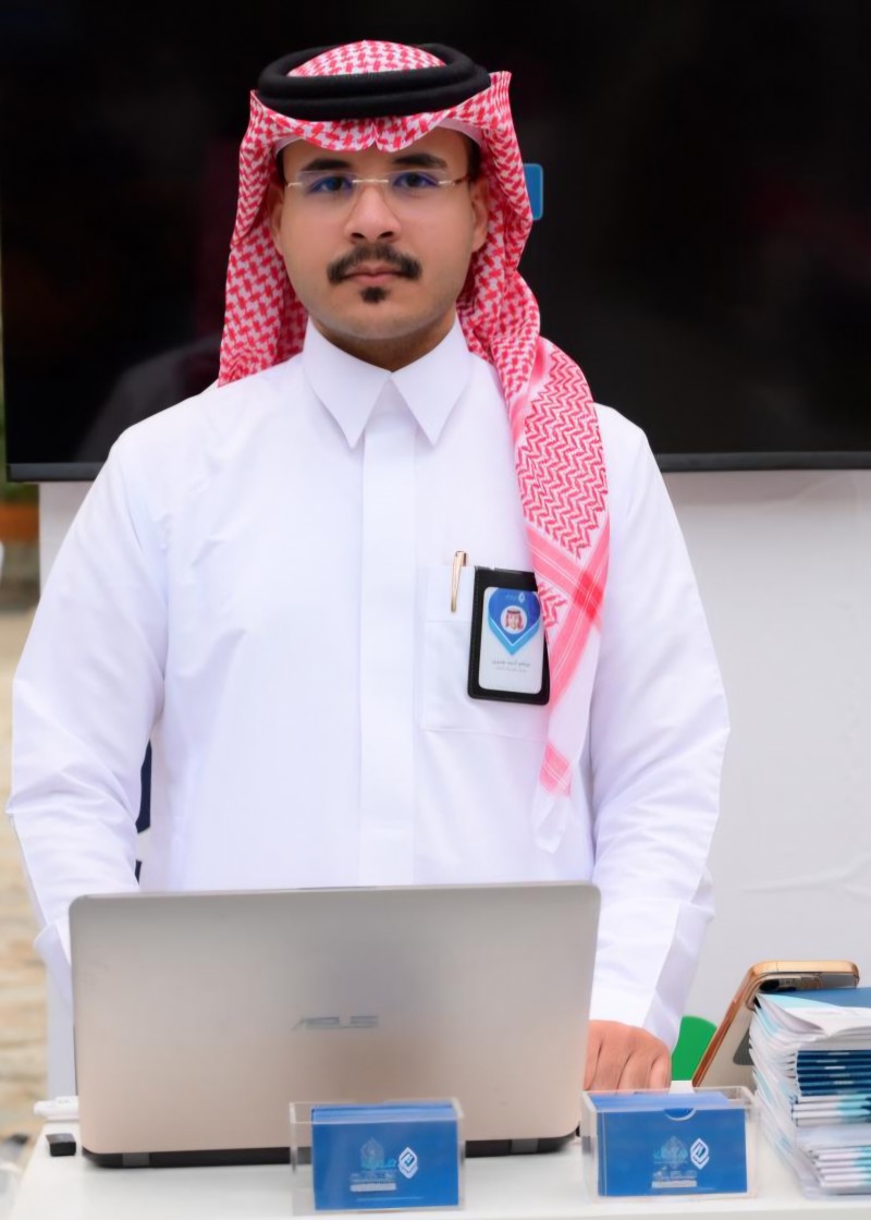 جمعية معك تهنئ مجاهد آل مظلم بعد حصوله على دبلوم الحوكمة