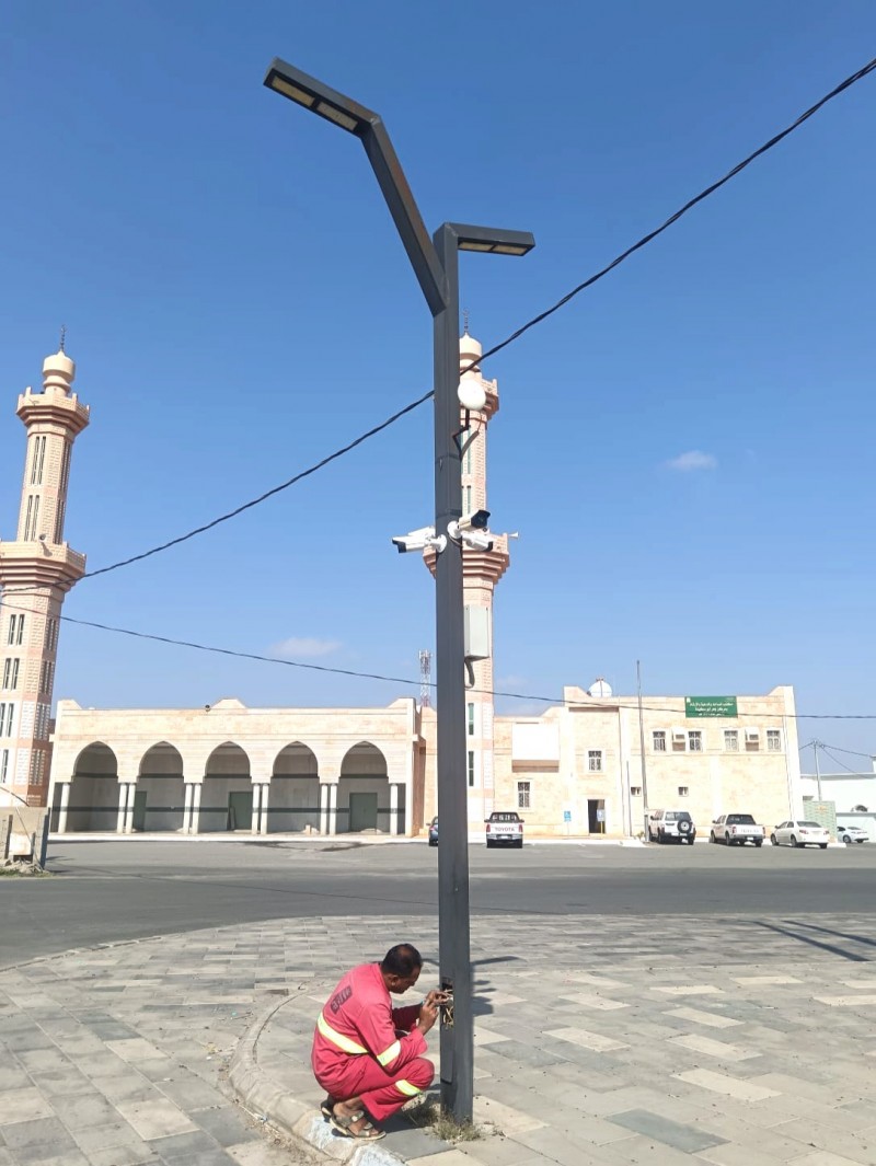 بلدية بحر أبو سكينة تصون أعمدة الكهرباء في المرافق العامة بلدية بحر أبو سكينة تصون أعمدة الكهرباء في المرافق العامة